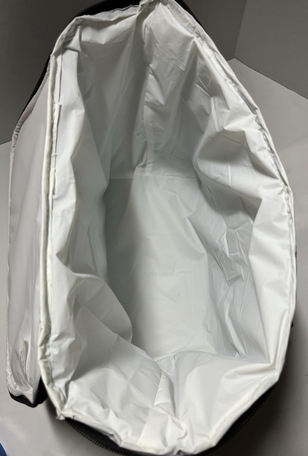 DisneyParks Mickey Mouse Icon Insulated Cooler Adjustable Shoulder Tote Bag NEW