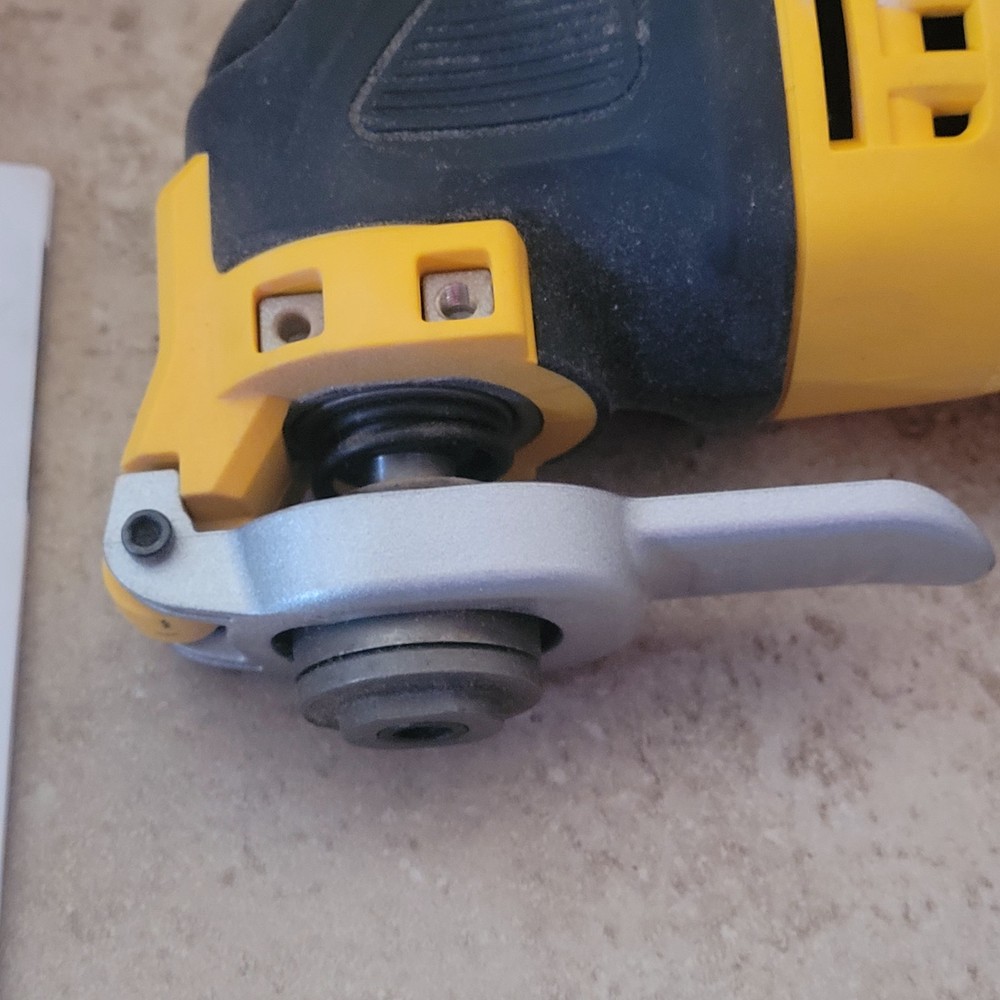 DEWALT DWE315 Oscillating Cutting And Sanding Multi Tool W/Soft Carrying Case