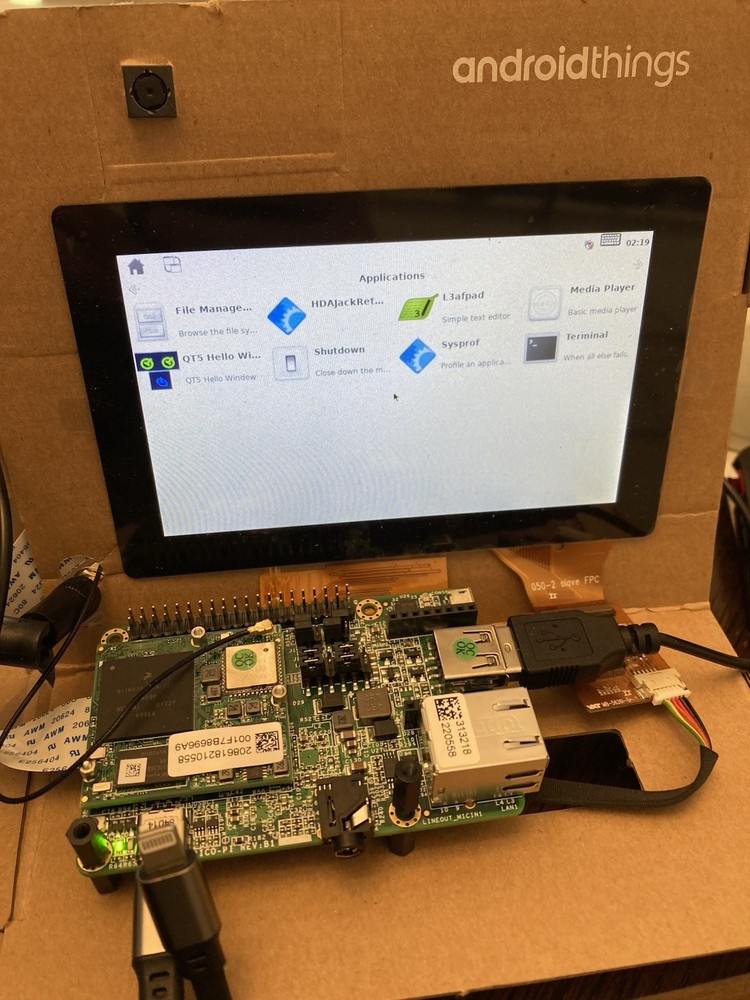 Google Android Things Developer Kit, Cardboard computer, 5" LCD touch-screen