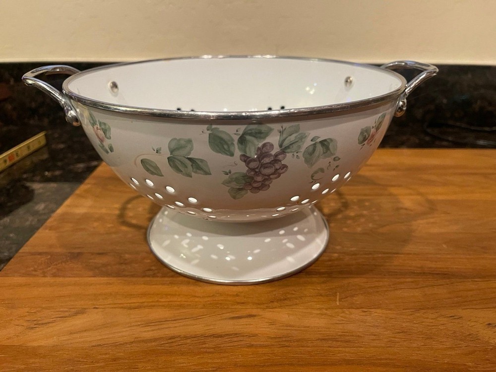 Enamel Pfaltzgraff grapevine colander