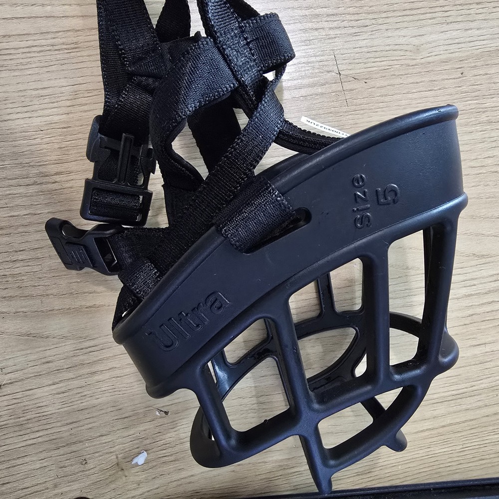 "New Baskerville Ultra Muzzle Size 5: Safe, Humane Design for Dogs"
