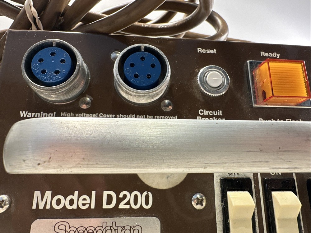 Speedotron Model D200 Power Supply Pack