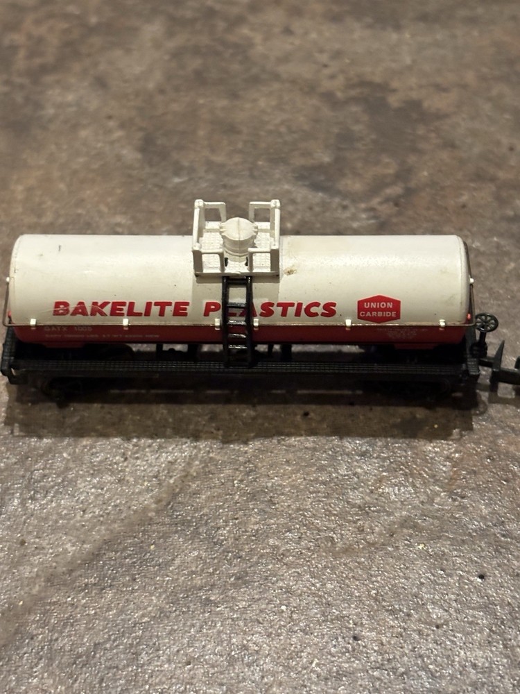 Bakelite Plastics Box Car N Scale