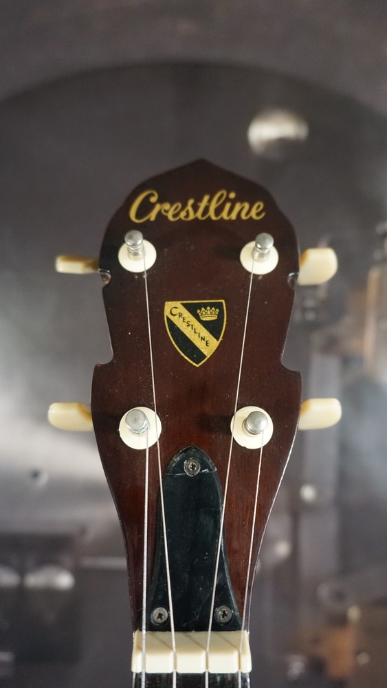 Crestline 5-String Banjo w/ Chipboard Case