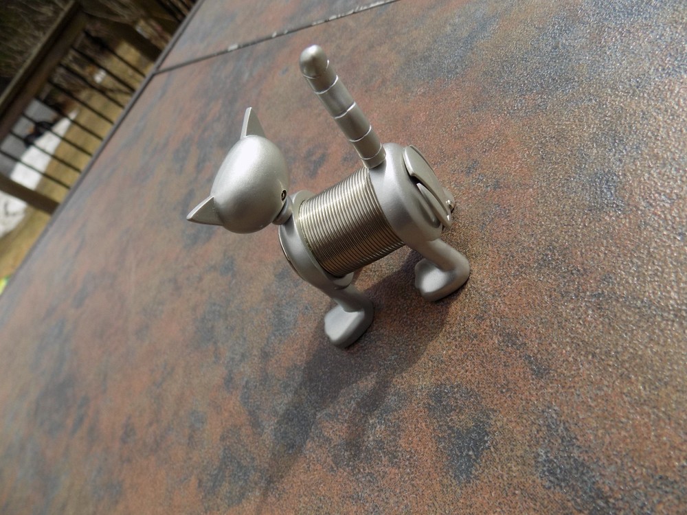 Canada Silver Pewter Type Office Desk Springy Spring Novelty Cat Clock