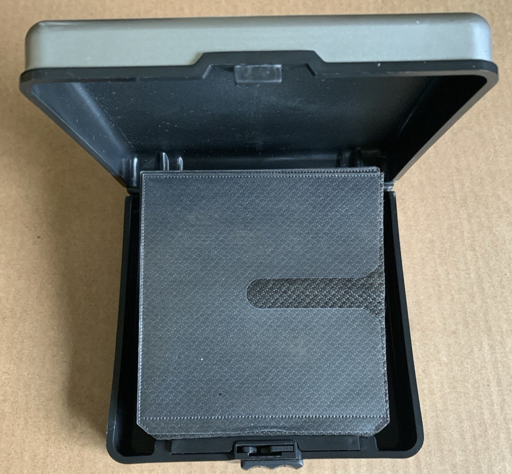 CDProjects Hard Shell Storage Case Metal 12 Sleeves Holds 24 Discs CD Projects