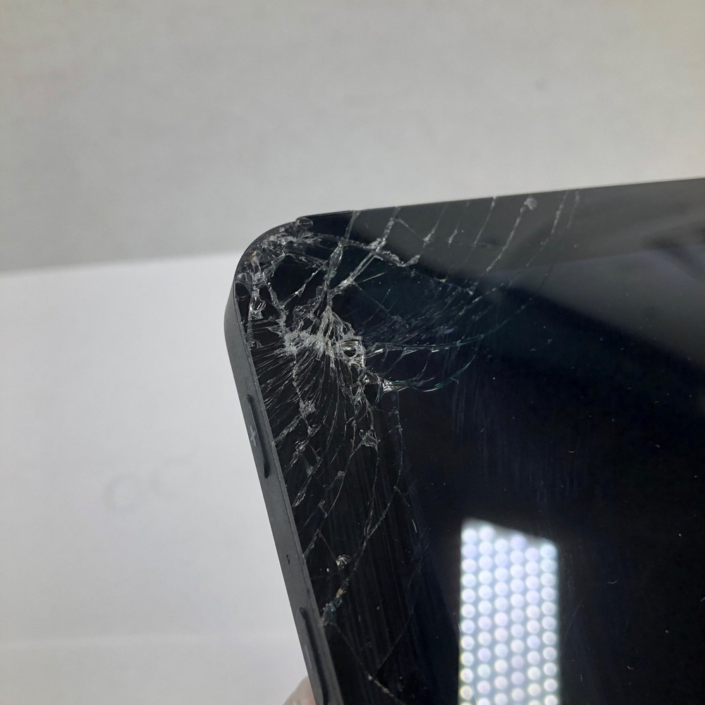 CRACKED DAMAGE Amazon Echo Show 8 3rd Gen Smart Speaker Charcoal - R85SD6