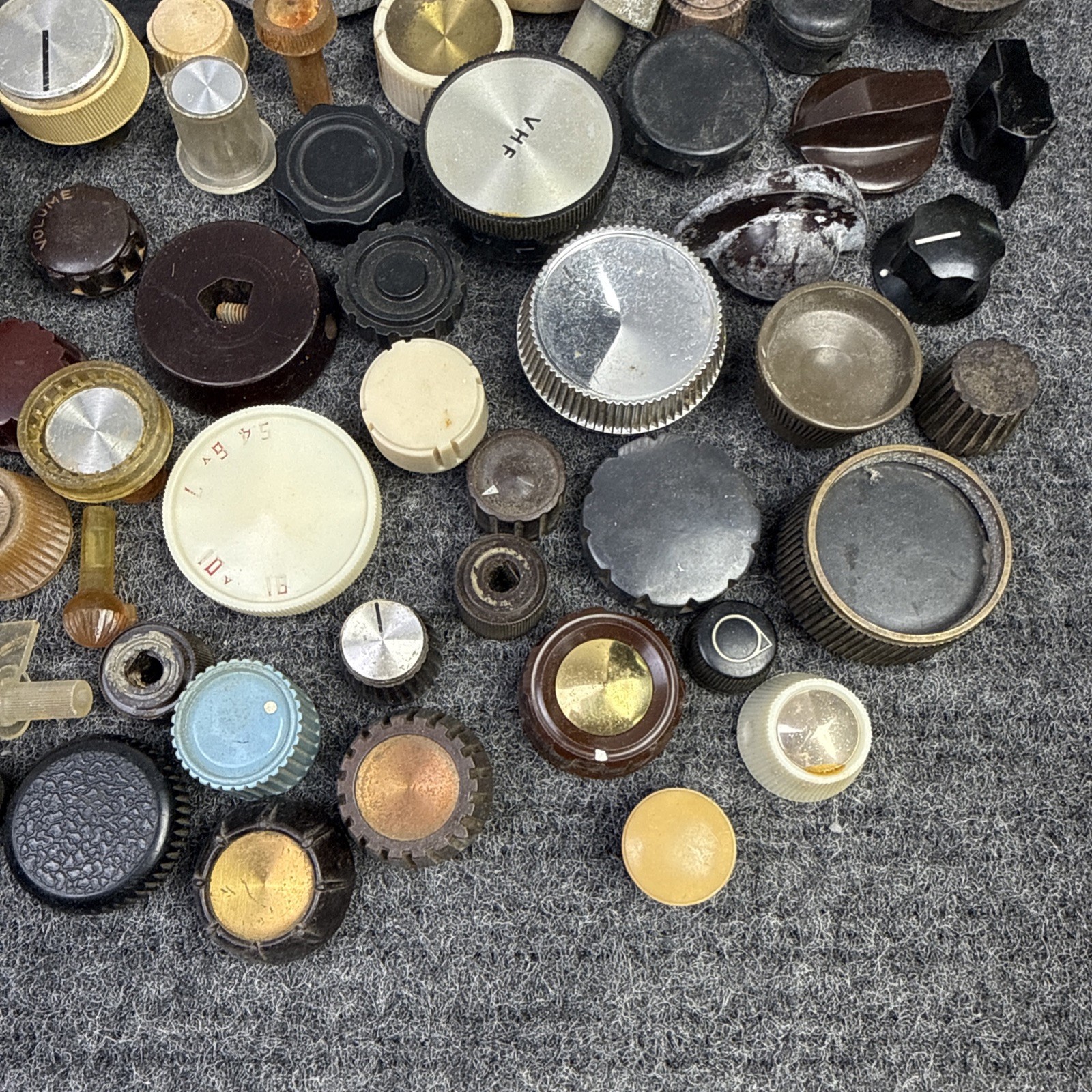 50+ Vintage Radio / TV / Equipment Knobs Used Midcentury Plastic Bakelite LOT