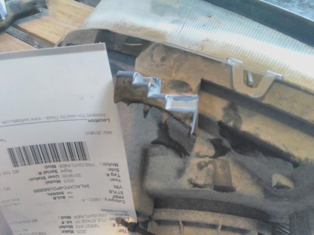 For 2023 FREIGHTLINER M2 106 PLUS HEADLIGHT Right , FL