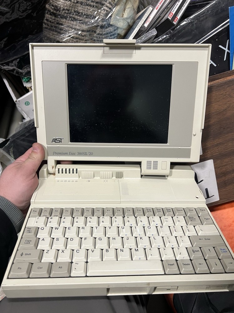 AST Premium Exec 386SX/20 laptop computer