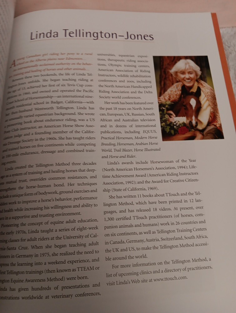 HORSE BEHAVIOR AND TRAINING BOOK BY JOHN LYONS