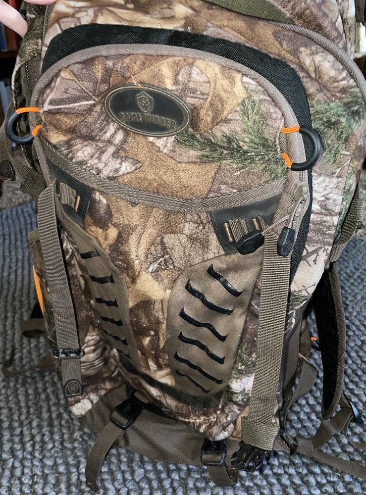Game Winner Hunting Hydration Backpack Camo Thick Padding Metal Frame Rain Fly