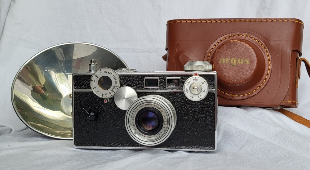 Argus C3 35mm Rangefinder with Case and Flash