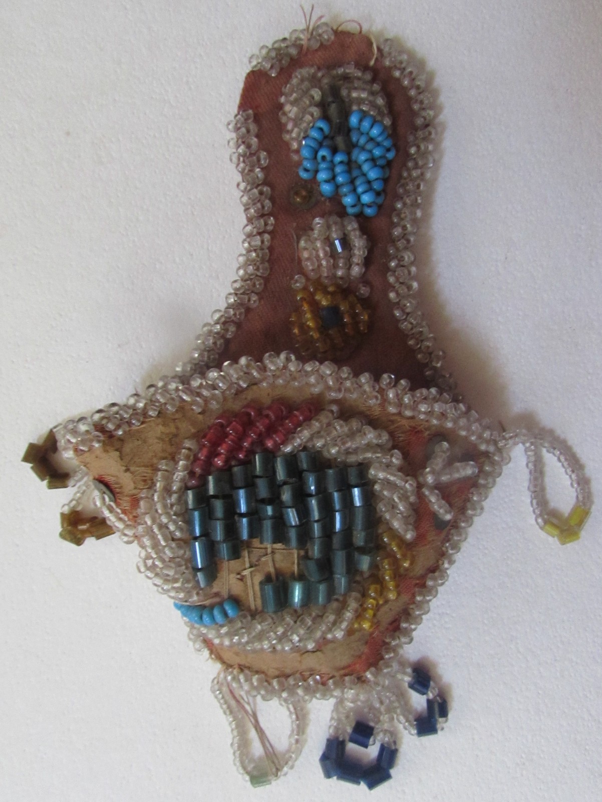 OLD AUTHENTIC (IROQUIS ?) NATIVE AMERICAN INDIAN SMALL BEADED ?? POCKET ?? (E)