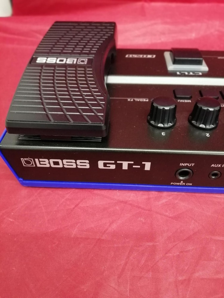 BOSS GT-1 MULTI-EFFECTOR 579273