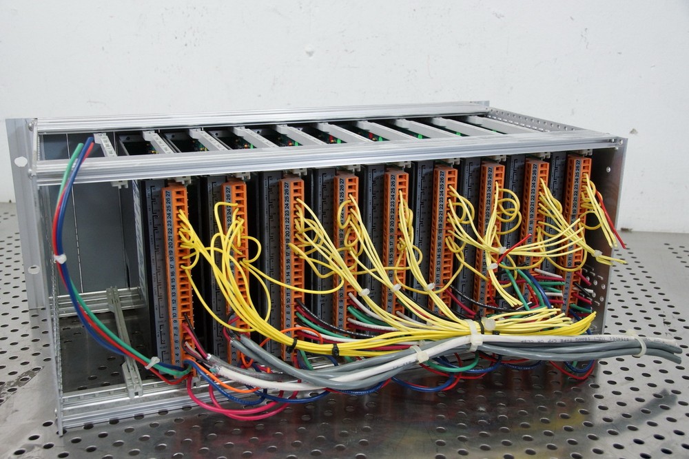 Gastech Safe T Net 2000 gasmonitor on rack (Qty 9) analyzer controller