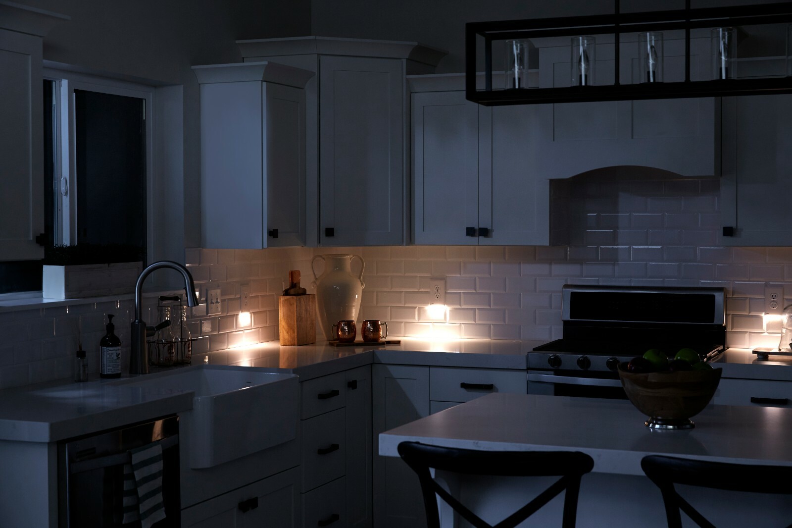 SnapPower GuideLight 2 - Night Light - Outlet Wall Plate With LED Night Lights