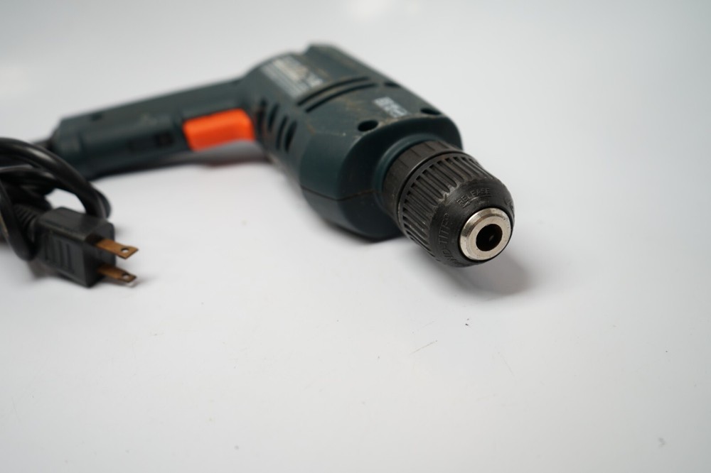 Black & Decker D2000 Model 7157 Corded Keyless Chuck 3/8" Drill