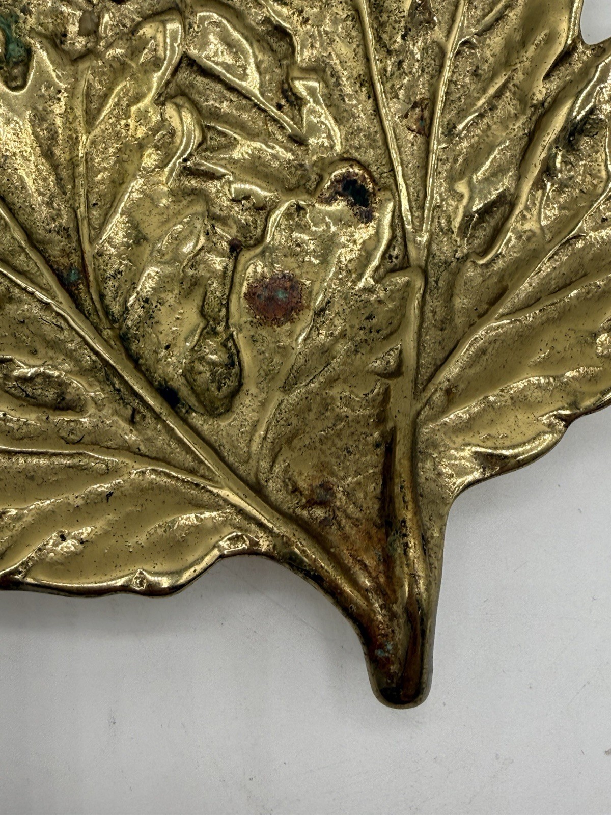 VTG 1948 Virginia Metalcrafters Chrysanthemum Leaf 3-41 Solid Brass Trinket