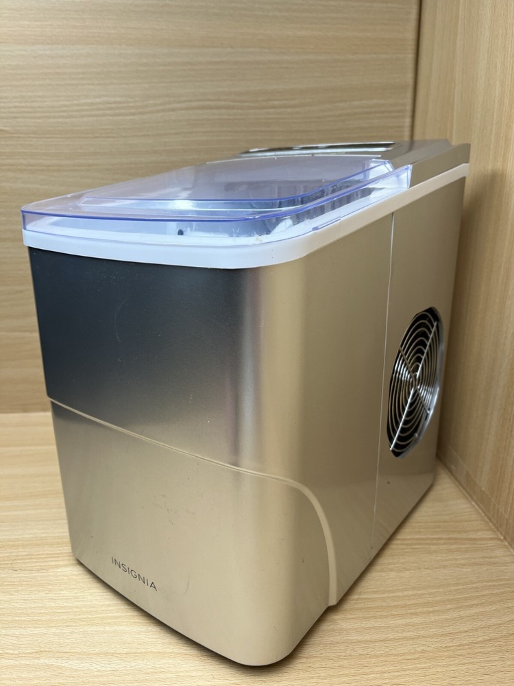 Insignia™ - Portable Ice Maker with Auto Shut-Off - Silver