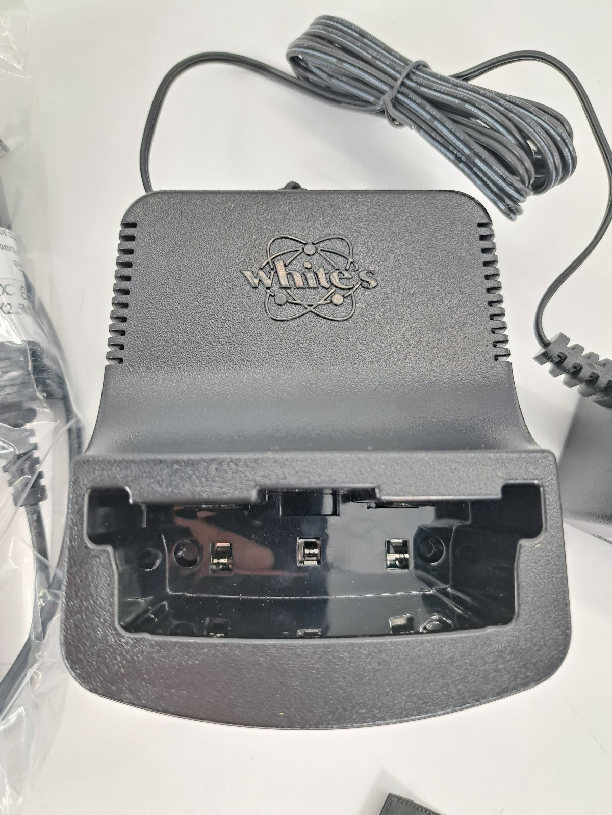 Whites Metal Detector NiMH Charger Stand for V3, DFX, XLT, MXT M6 802-5285