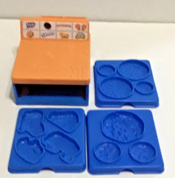 Play-Doh Kitchen Cabinet 3 Shape Making Trays