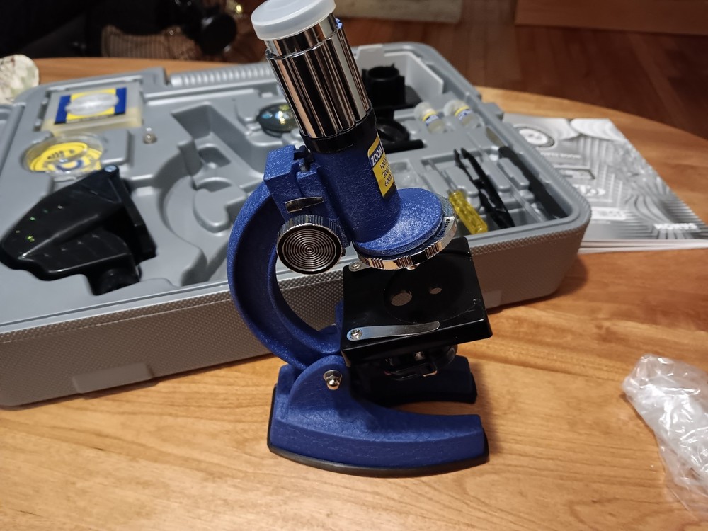 Konus KonuScience Zoom Microscope w/Projector Accessory Kit & Carrying Case