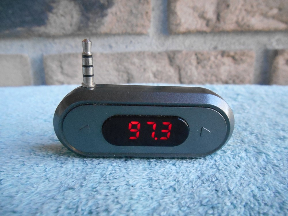 Doosl Dser107 Multifunctional Car FM Transmitter Wireless Music Receiver