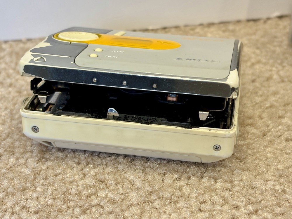 Sony Walkman Portable MINI Disc Player MZ N420D Includes 13 Mini Discs