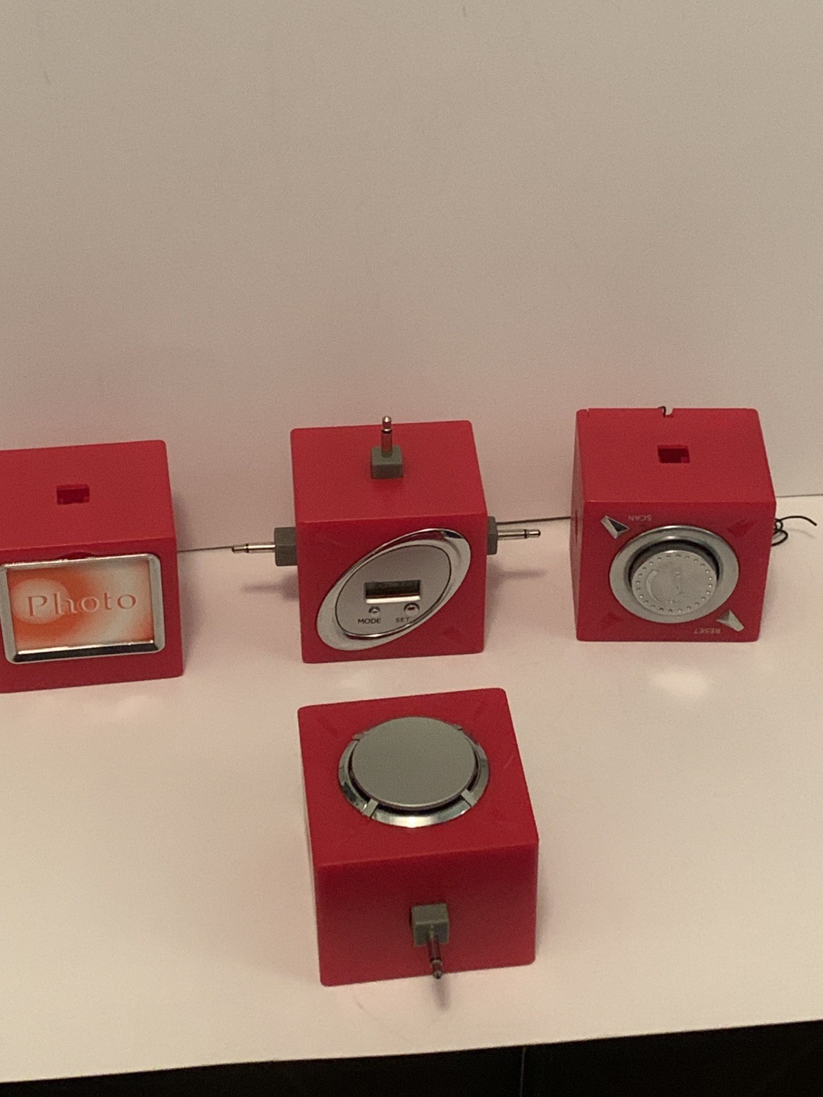 NOVELTY MIX IT RADIO FM BAND with Clock and photo frame ￼