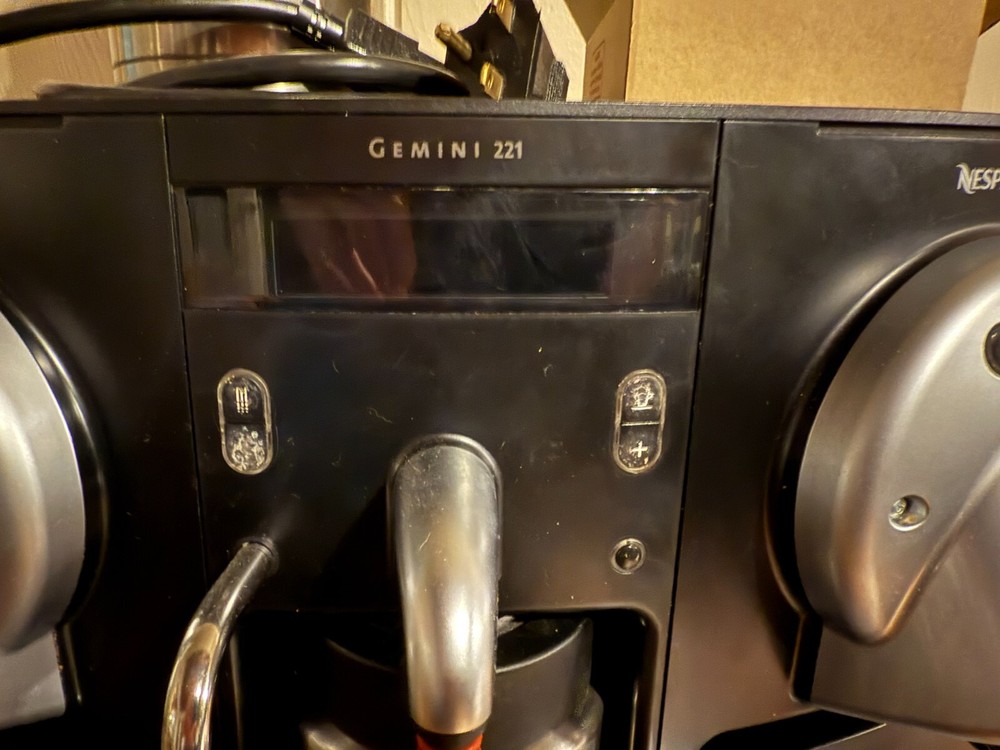Nespresso Gemini CS 221 Used