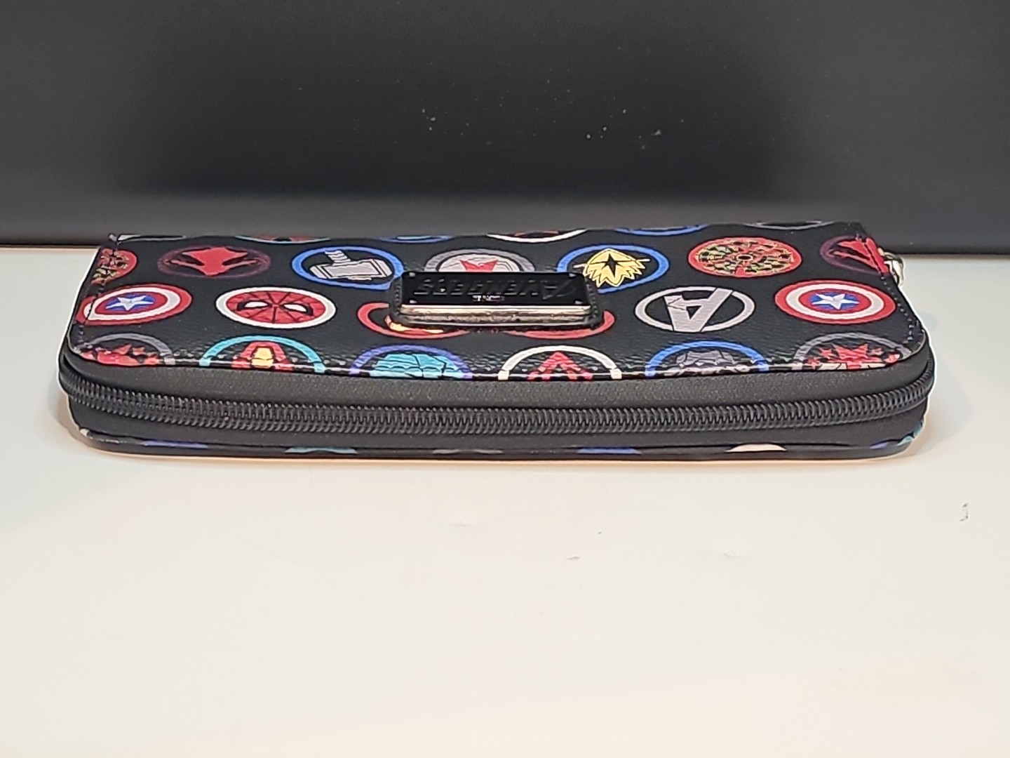 Loungefly Marvel Avengers Infinity War Icons Clutch Zip Around Wallet RARE 2018
