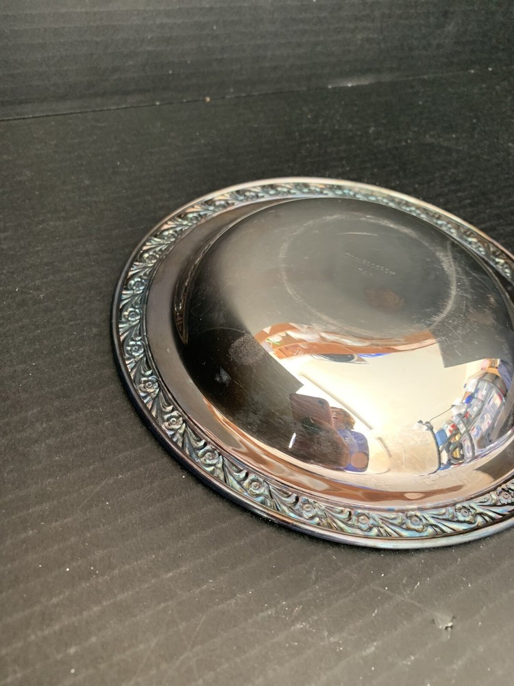 Wm Rogers 748 Round Candy Mint Nut Silver Plate Bowl Dish 7.5 in diameter VTG