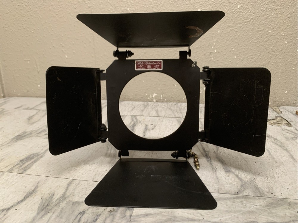 Mole Richardson Barn Doors Light Shield, Mini. With A Chain
