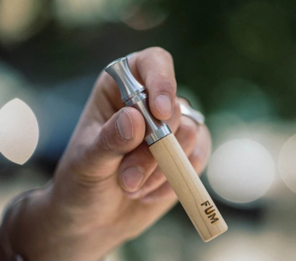 Füm Journey Pack Flavored Air Device with 4 Packs of Plant Based Cores