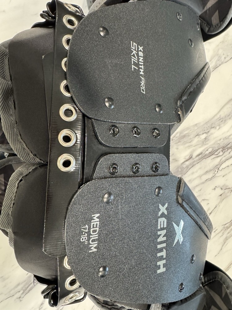 Xénith Pro Skill Black Shoulder Pad Medium