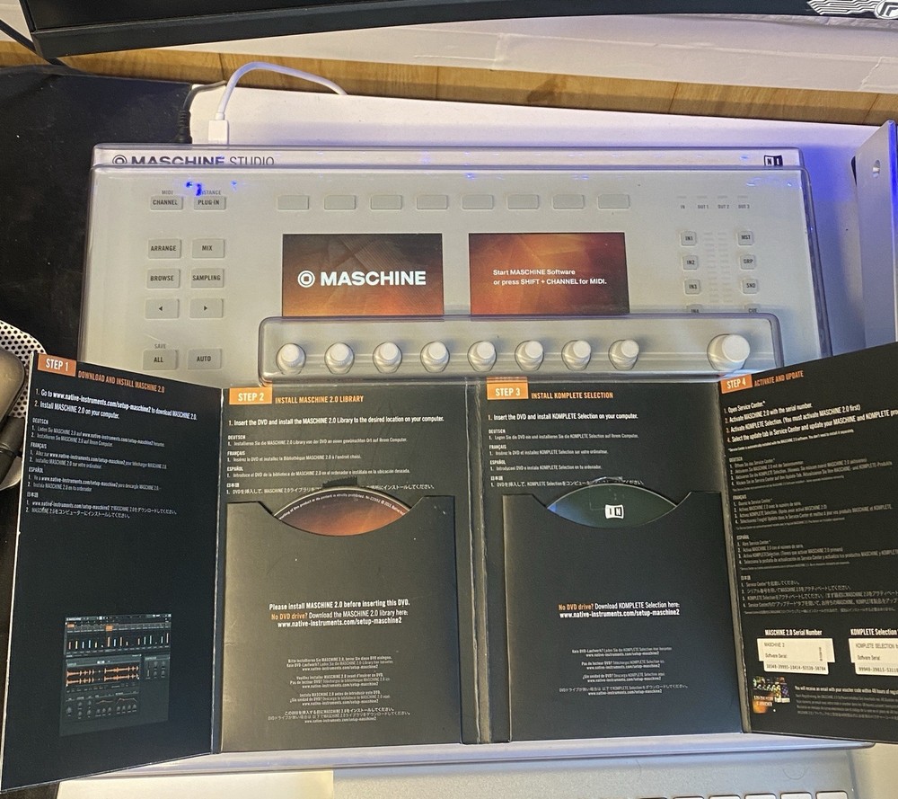 Native Instruments MASCHINE STUDIO White, 16 Pads, USB, + Software & Clear Cover