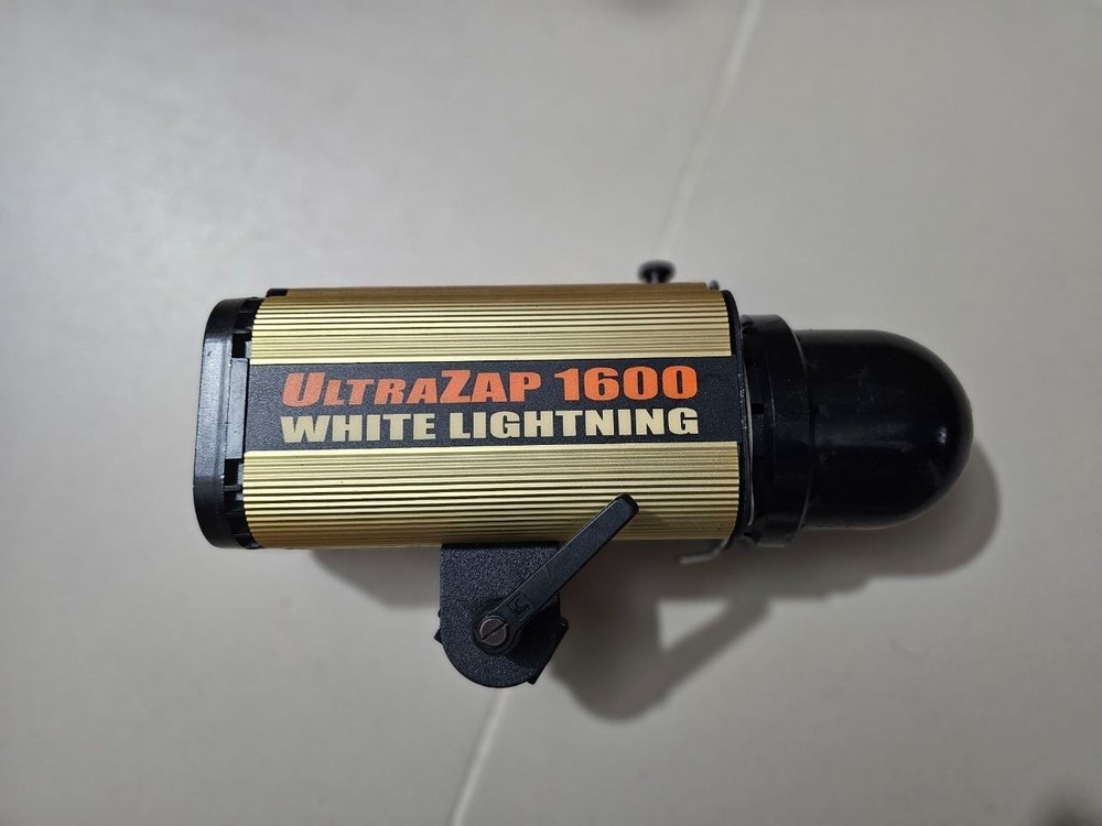 White Lightning UltraZap 1600 Monolight Strobe Light