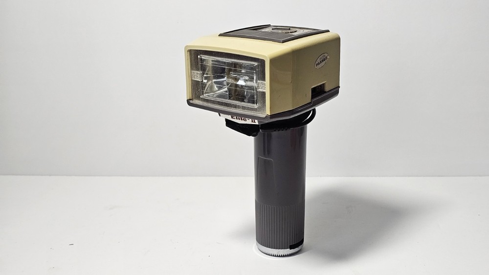 Kako Elite II Camera Flash Unit with Sync Cord for SLR