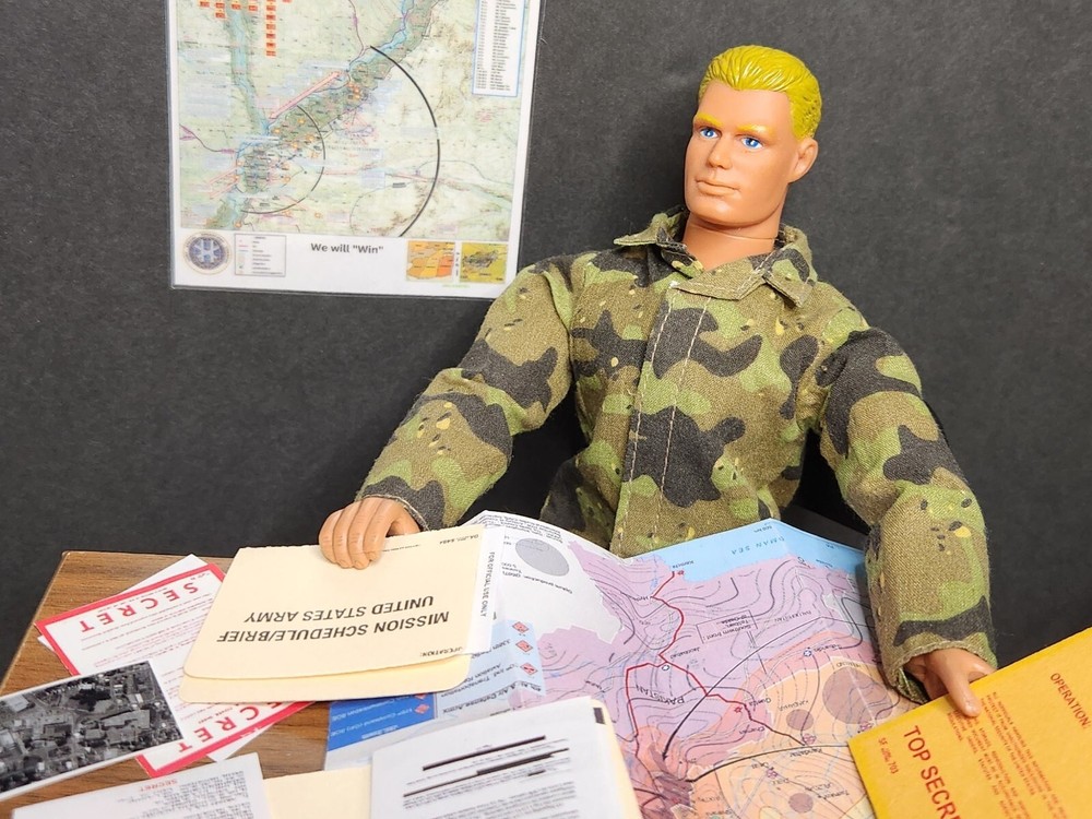 1/6 SCALE Mini US Army Brief for OEF Folders, Protractor, Maps, Envelope, & Docs
