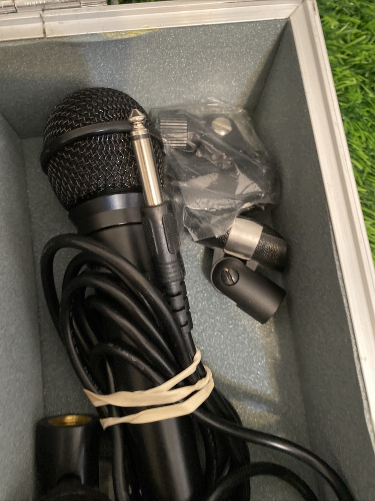 4 Microphones Great For Karaoke All 4 Plus Case Included Nice Working