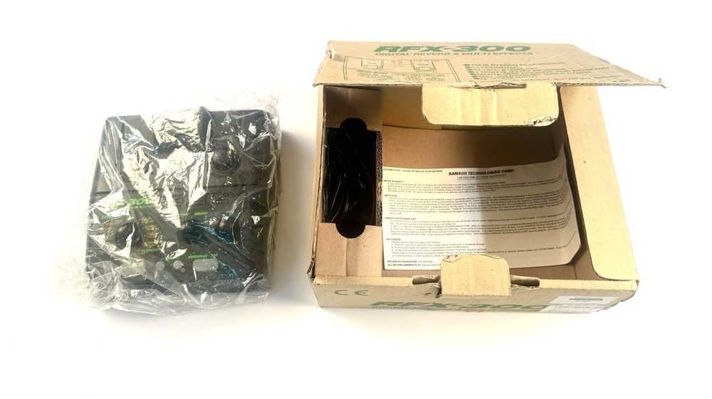 Zoom RFX-300 Digital Reverb & Multi Effects Processor. New Old Stock!