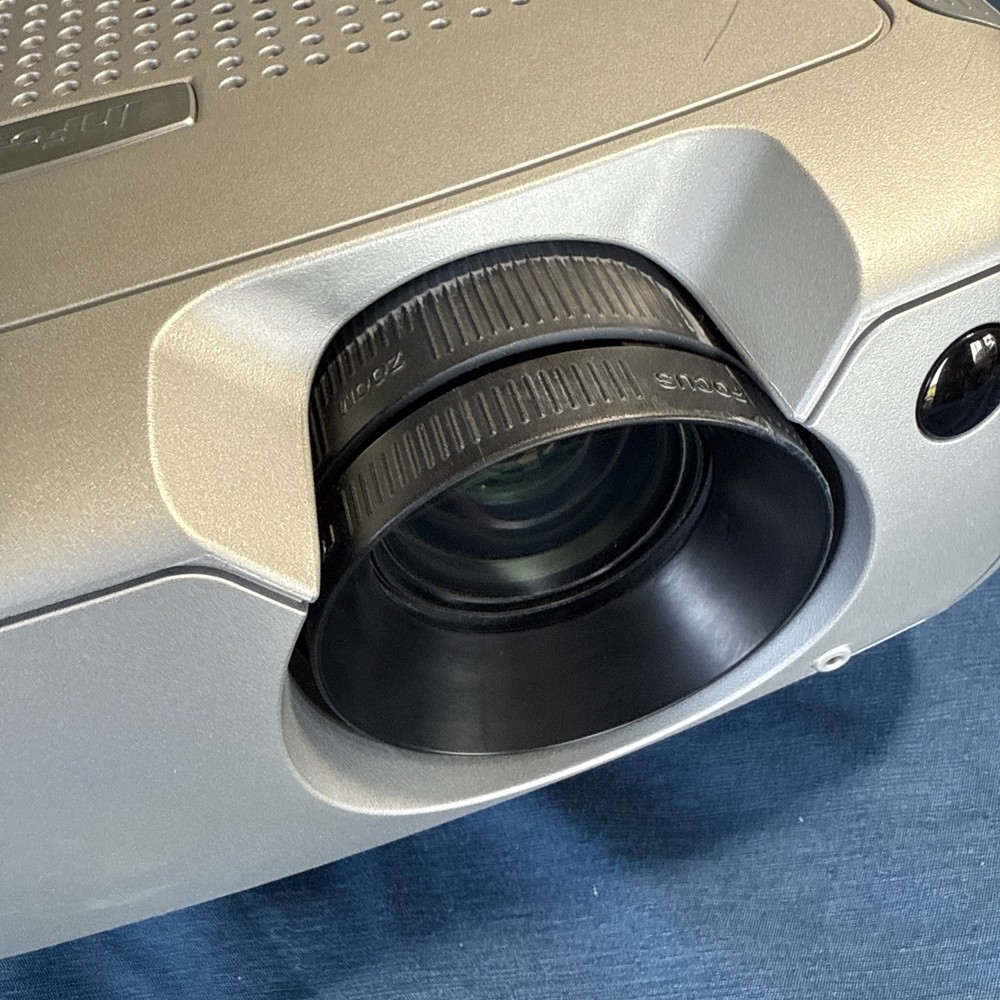 InFocus ScreenPlay 5000 HDTV-ready DLP Front Projector W/ Ceiling Mount Read