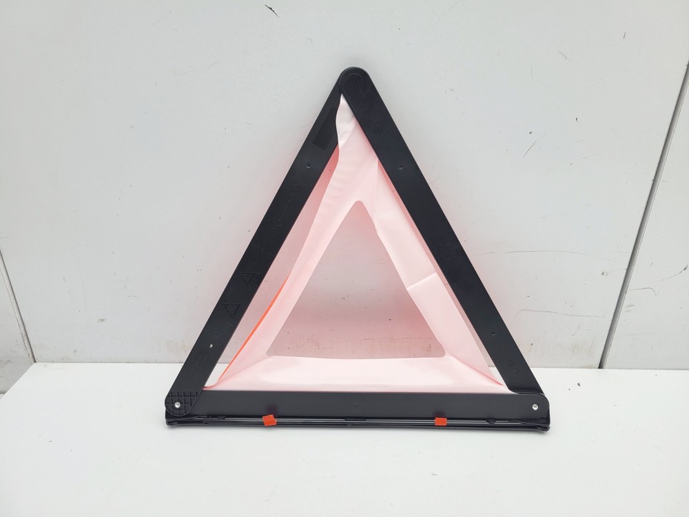 AUDI A4 B9 2024 HAZARD WARNING TRIANGLE 8K0860251C