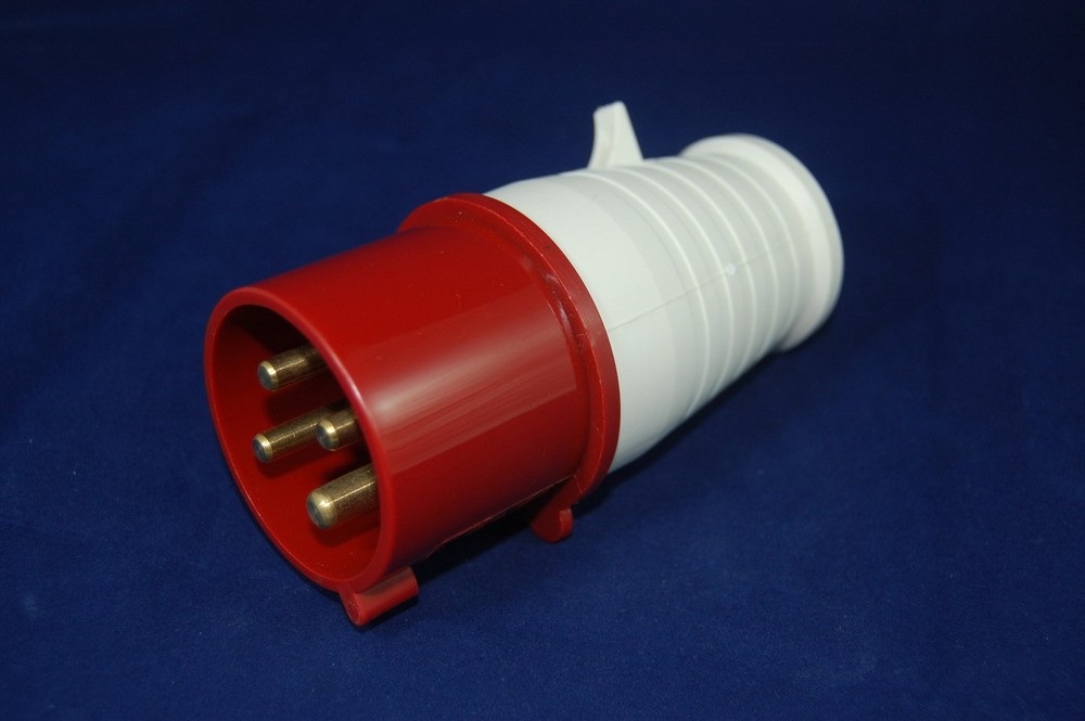 ONE WATER PROOF PLUG 32AA 3P+E IP44 024 PC PLUG SOCKET COUPLING