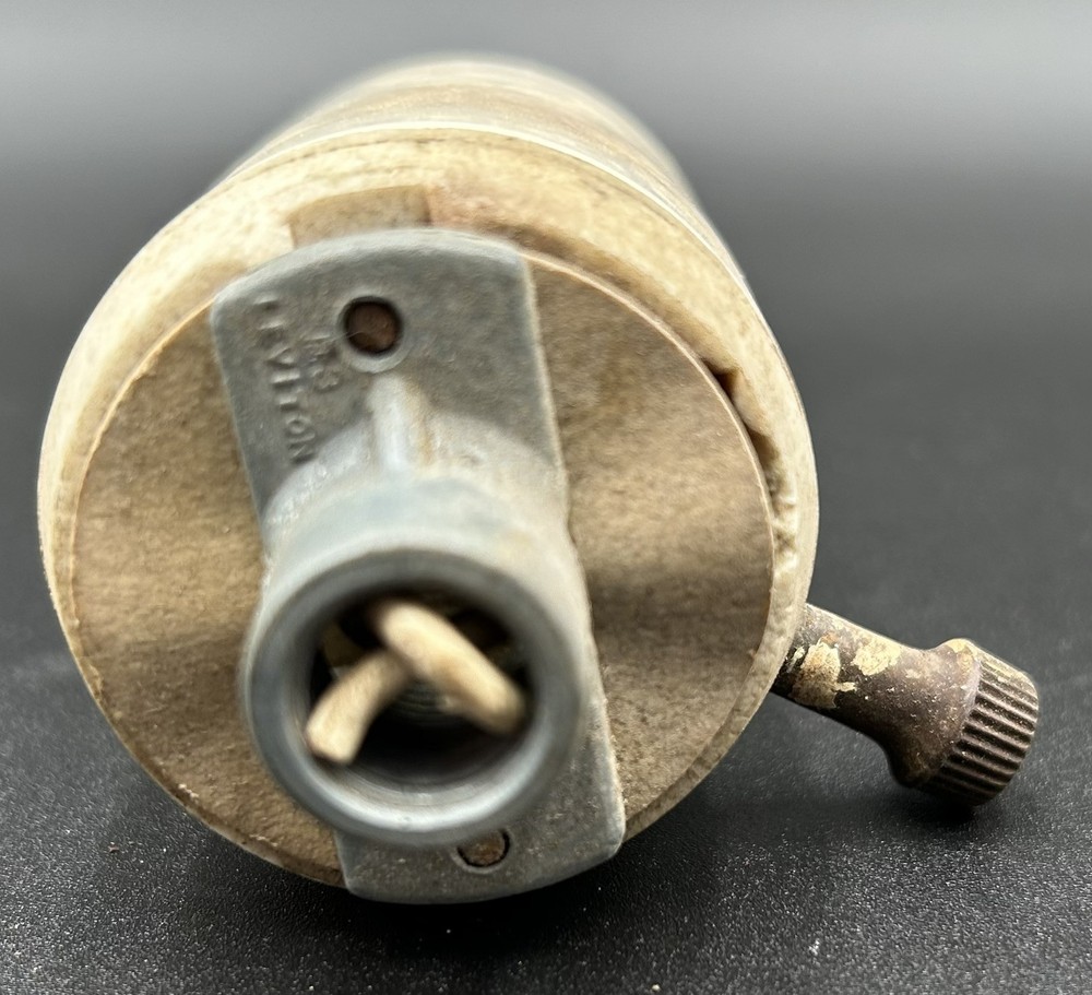 Vintage Leviton PORCELAIN Turn Knob Socket.