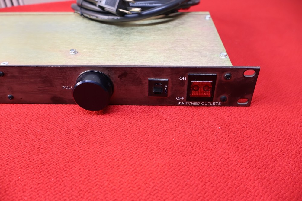 Furman PL-8 8-Outlet Power Conditioner