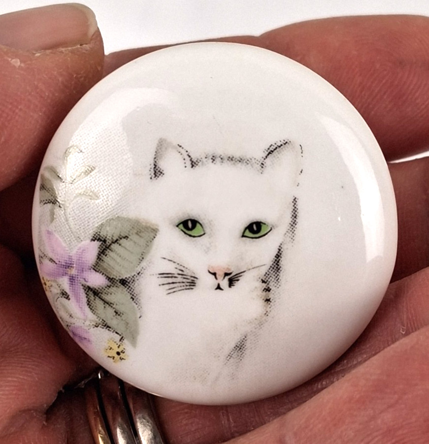 2 VTG White Porcelain Round Drawer Knobs Pulls-Hand Painted? Pretty Cat Artwork