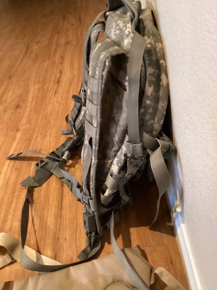 MOLLE II MODULAR LIGHTWEIGHT LOAD -CARRYING BACKPACK & CAMELBAK HYDRATION PACK