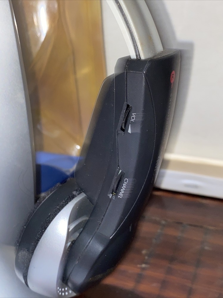 Jensen Wireless Headphone System Linx JW160 Makes Any Headphones Wireless Read